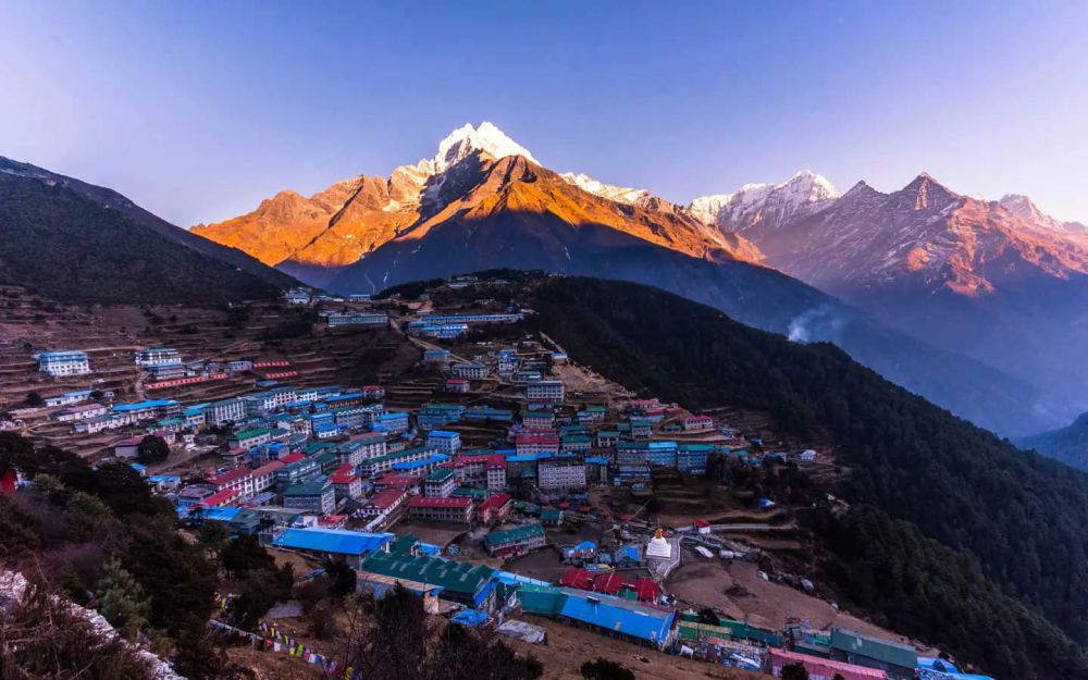 <p><b>Namche Bazar</b></p>